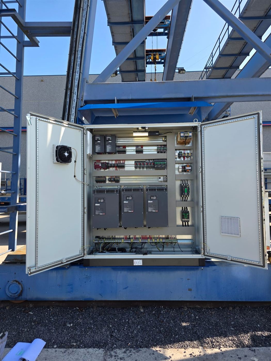 Nieuwe stuurkast met Mitsubishi drives
